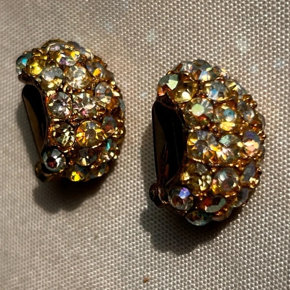 Vintage 50s aurora borealis Crystal hugging hoops Gold Tone clip On Earrings